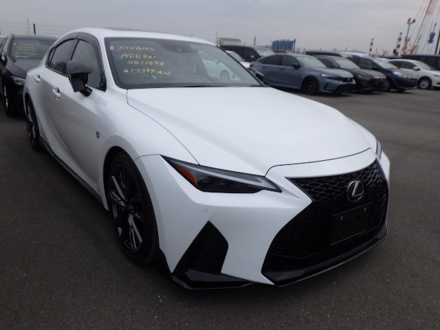 LEXUS IS 2022 Image 43