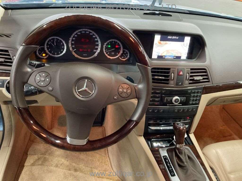 MERCEDES BENZ E CLASS 2010 Image 6