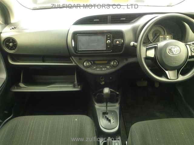TOYOTA VITZ 2018 Image 8