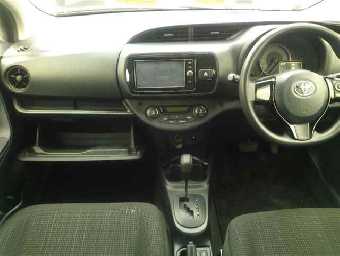 TOYOTA VITZ 2018 Image 8