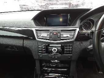MERCEDES BENZ E CLASS 2010 Image 10