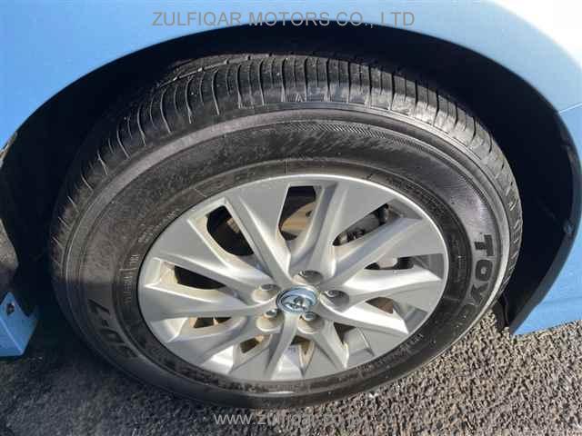 TOYOTA PRIUS PHV 2014 Image 9