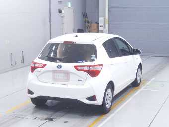 TOYOTA VITZ 2018 Image 2