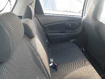 TOYOTA VITZ 2018 Image 9