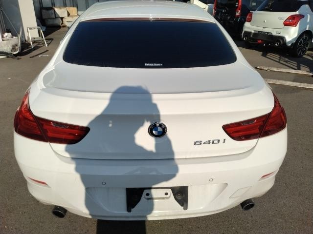 BMW 6 SERIES 2012 Image 26