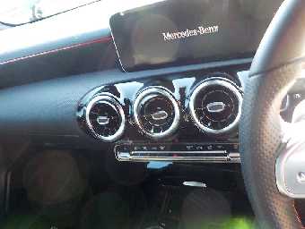 MERCEDES BENZ A CLASS 2021 Image 8
