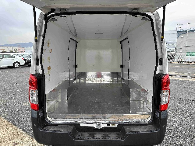 NISSAN NV350 CARAVAN 2018 Image 21