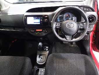 TOYOTA VITZ 2017 Image 3