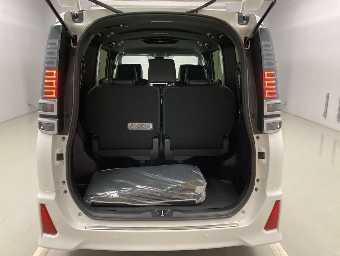 TOYOTA VOXY 2021 Image 10