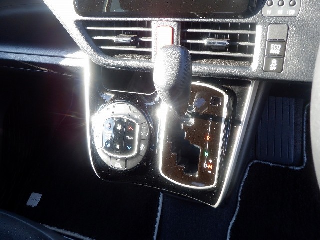 TOYOTA VOXY 2021 Image 21