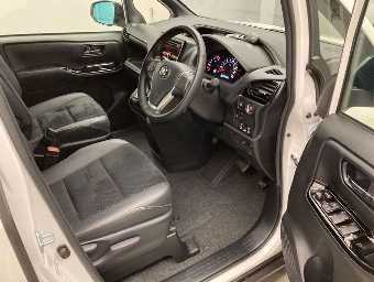 TOYOTA VOXY 2021 Image 5