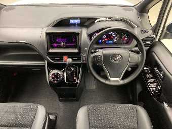 TOYOTA VOXY 2021 Image 6