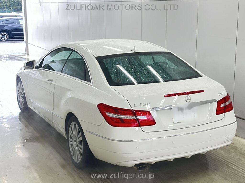 MERCEDES BENZ E CLASS 2011 Image 2