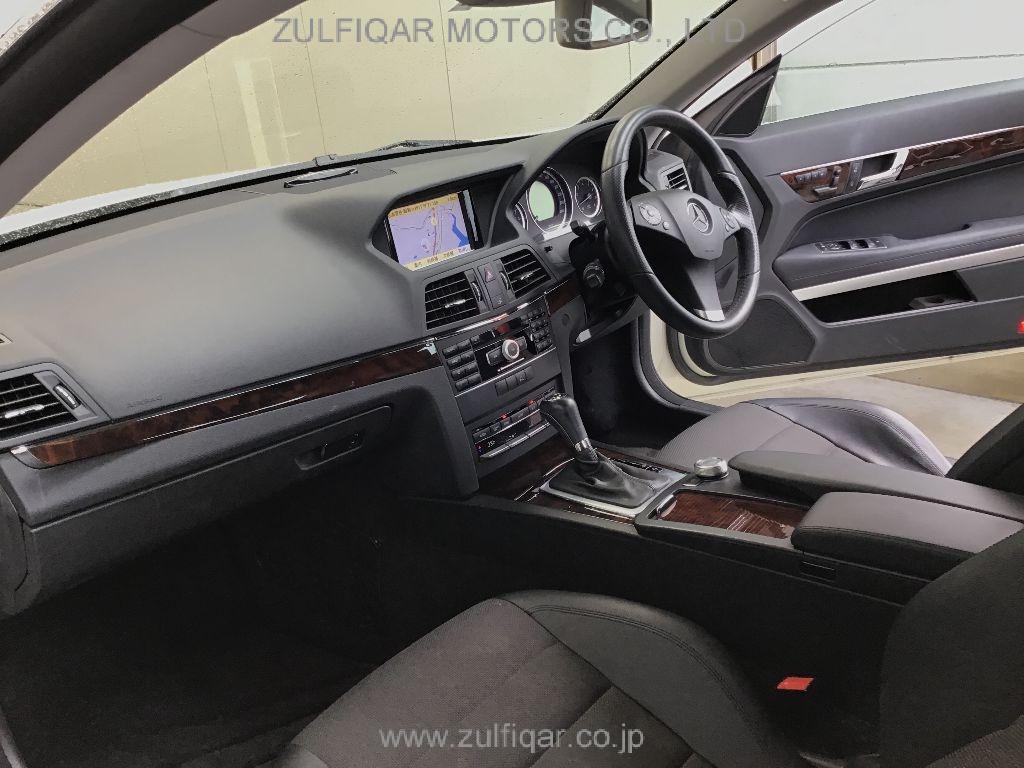 MERCEDES BENZ E CLASS 2011 Image 3