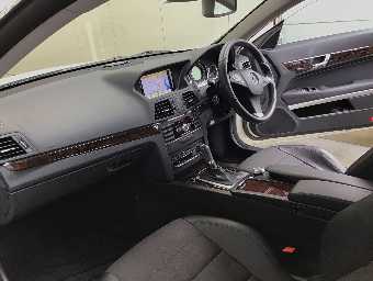 MERCEDES BENZ E CLASS 2011 Image 3