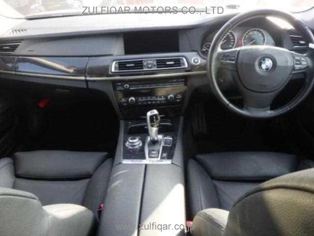 BMW 7 SERIES 2010 Image 3