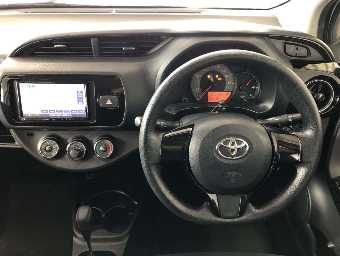 TOYOTA VITZ 2019 Image 6