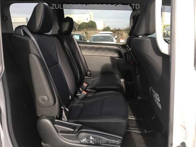 TOYOTA NOAH 2018 Image 12