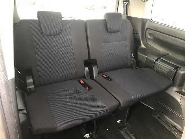 TOYOTA NOAH 2018 Image 19