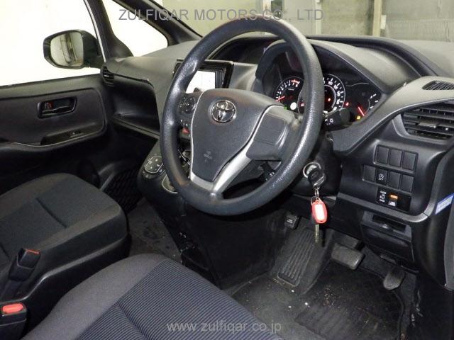 TOYOTA NOAH 2018 Image 3