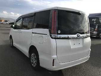 TOYOTA NOAH 2018 Image 17