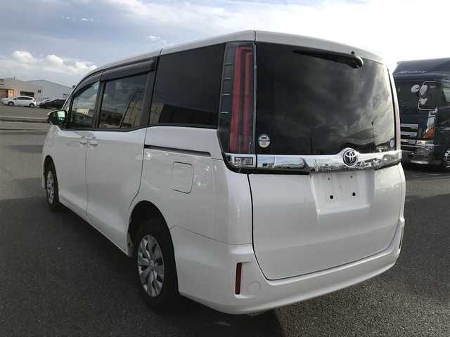 TOYOTA NOAH 2018 Image 23