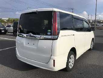 TOYOTA NOAH 2018 Image 19