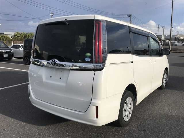 TOYOTA NOAH 2018 Image 25