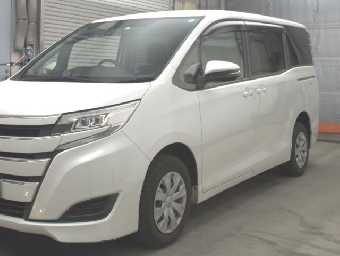 TOYOTA NOAH 2018 Image 4