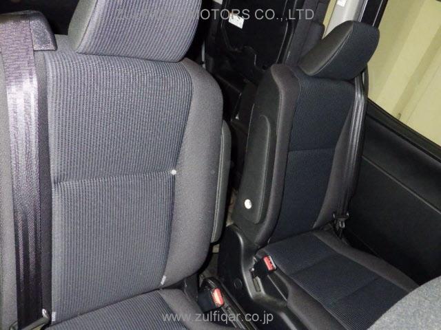 TOYOTA NOAH 2018 Image 8