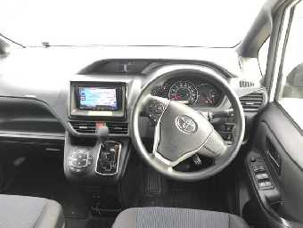 TOYOTA NOAH 2018 Image 10