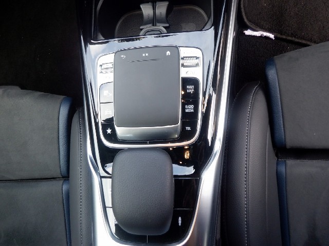 MERCEDES BENZ A CLASS 2020 Image 26