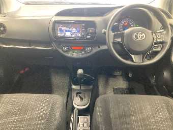 TOYOTA VITZ 2019 Image 3
