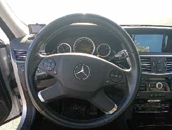 MERCEDES BENZ E CLASS 2010 Image 19