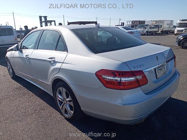 MERCEDES BENZ E CLASS 2010 Image 4