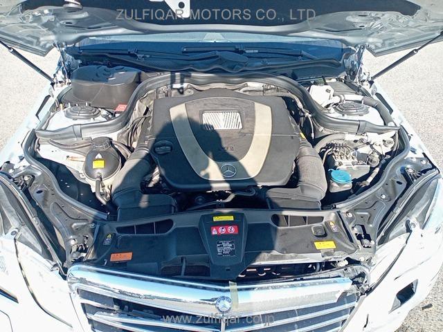 MERCEDES BENZ E CLASS 2010 Image 6