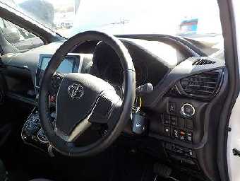 TOYOTA VOXY 2020 Image 7