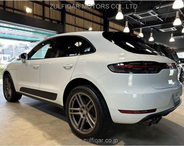 PORSCHE MACAN 2019 Image 2