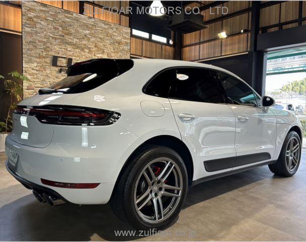 PORSCHE MACAN 2019 Image 12