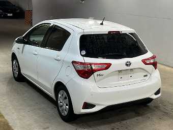 TOYOTA VITZ 2019 Image 2