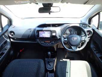 TOYOTA VITZ 2018 Image 2