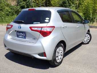 TOYOTA VITZ 2018 Image 3