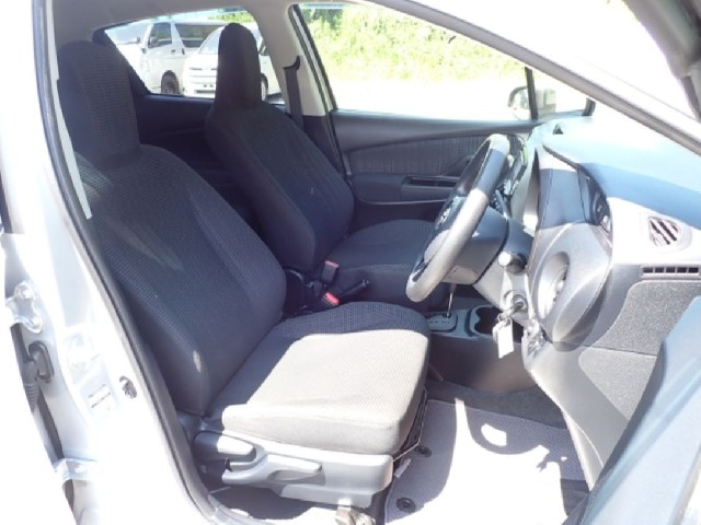 TOYOTA VITZ 2018 Image 23