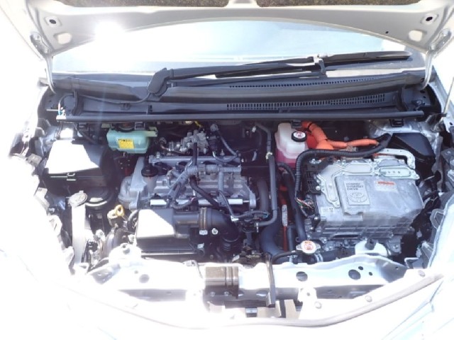 TOYOTA VITZ 2018 Image 26