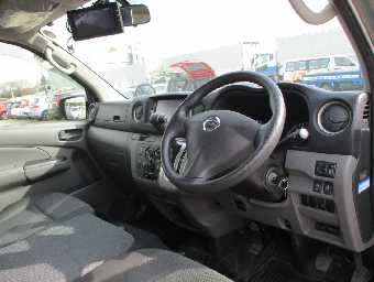 NISSAN NV350 CARAVAN 2017 Image 3
