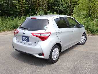 TOYOTA VITZ 2018 Image 2