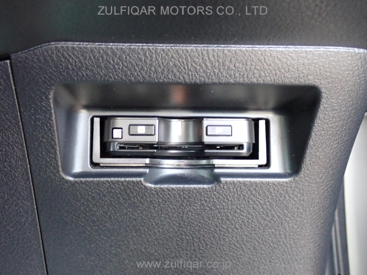 TOYOTA VITZ 2018 Image 11