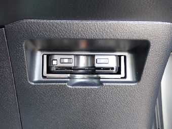 TOYOTA VITZ 2018 Image 11