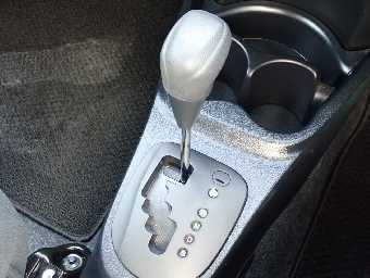 TOYOTA VITZ 2018 Image 9