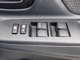 TOYOTA VITZ 2018 Image 11